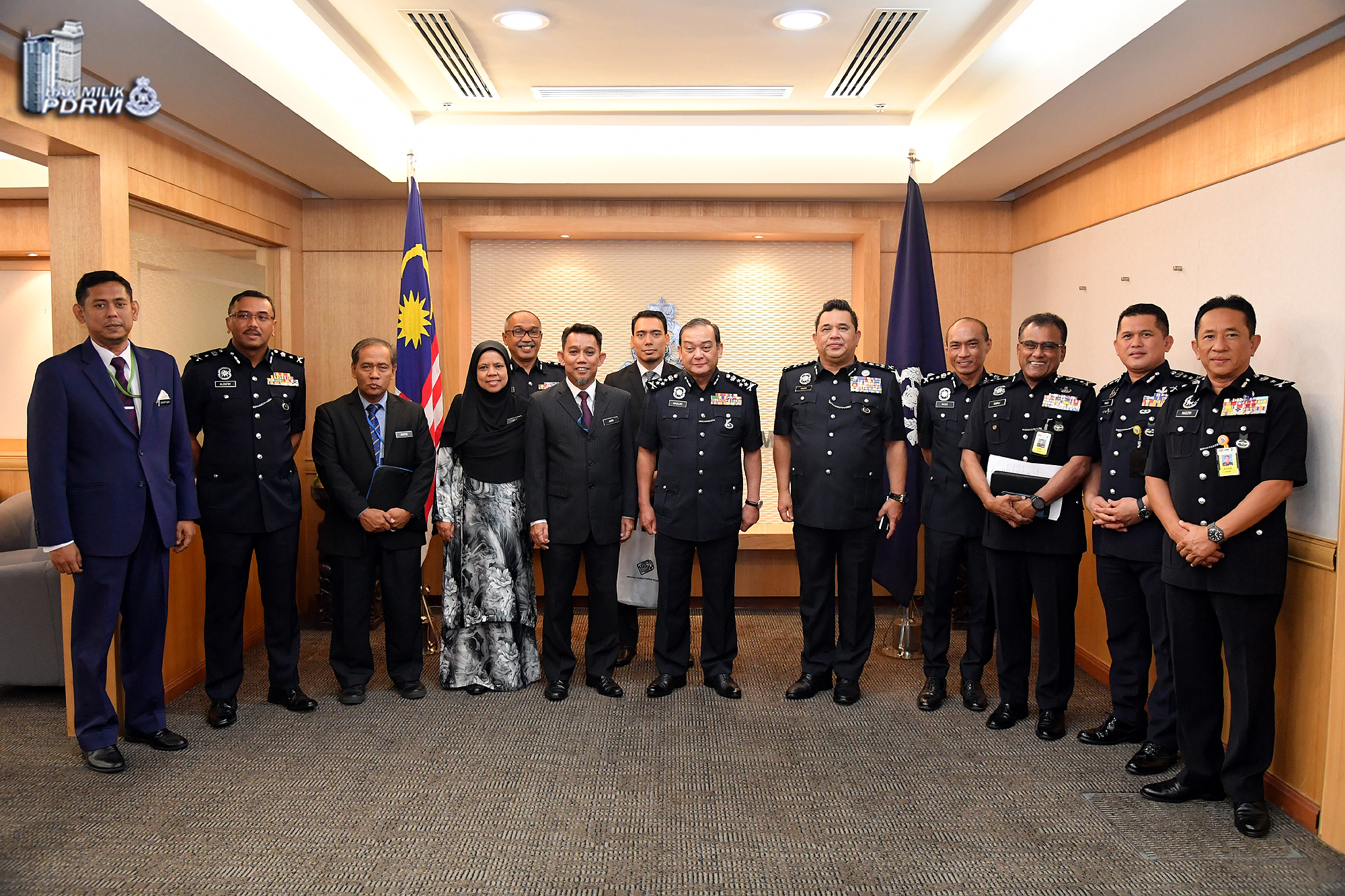 Sesi bergambar kenangan pimpinan tertinggi PDRM bersama delegasi JPN. PRO_4868