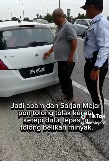 Biarjasajadikenangan Video Pilihan Anggota Trafik Bantu Pengguna Jalan Raya Kehabisan Minyak Kereta