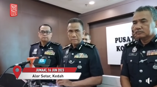 Waragainstdrugs Video Pilihan Dua Lelaki Ditahan Di Inap Desa Bersama 18 6kg Syabu