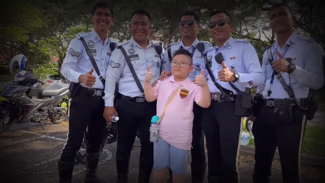 Biarjasajadikenangan Video Pilihan Anggota Polis Balai Skudai Dan Trafik Daerah Jbu Santuni Komuniti Tionghua