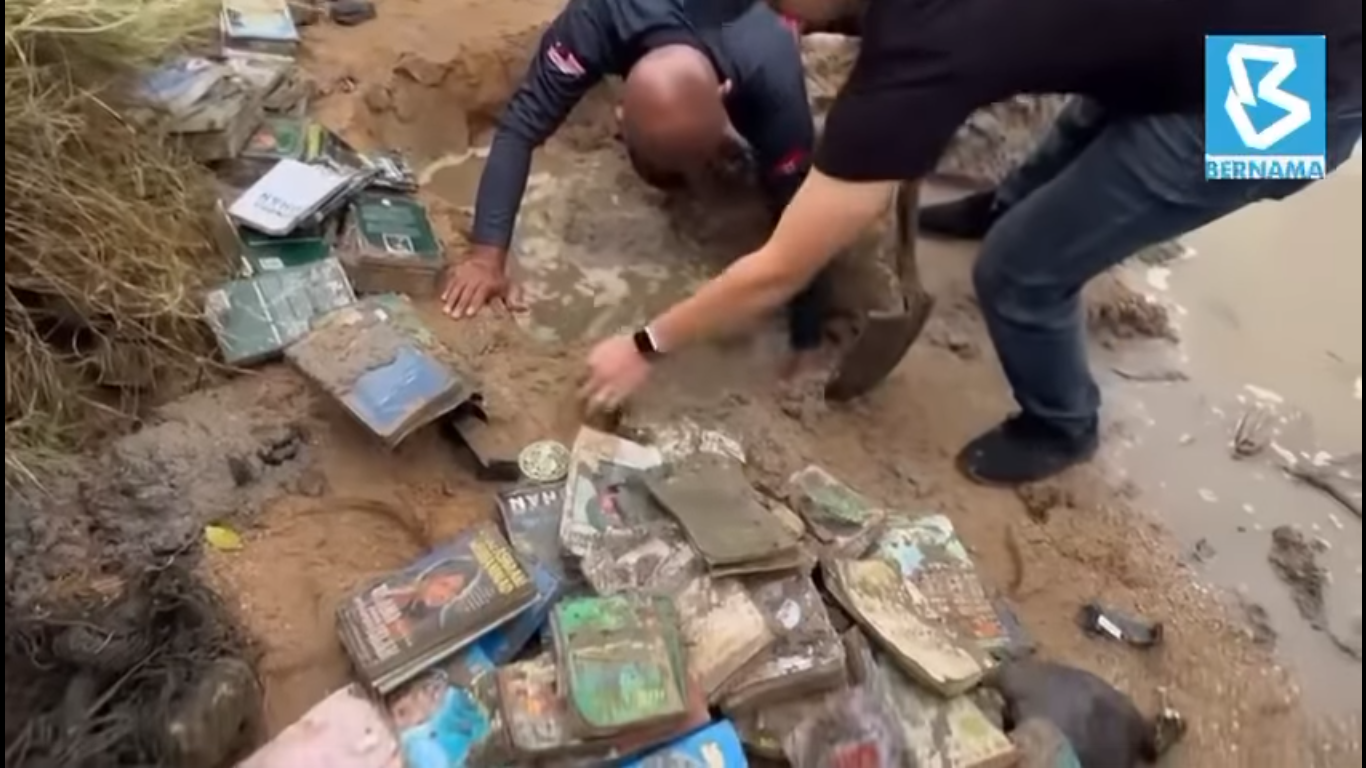 Update Video Pilihan Polis Serbu Tiga Rumah Keluarga Ketua Pegawai Eksekutif Gisbh Di Kelantan
