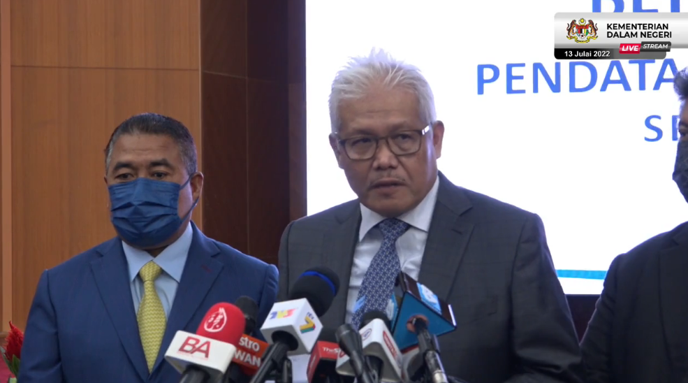 Sidang Media Majlis Penyerahan Surat Keputusan Kewarganegaraan Oleh Yb Dato' Seri Hamzah Zainudin, Menteri Dalam Negeri
