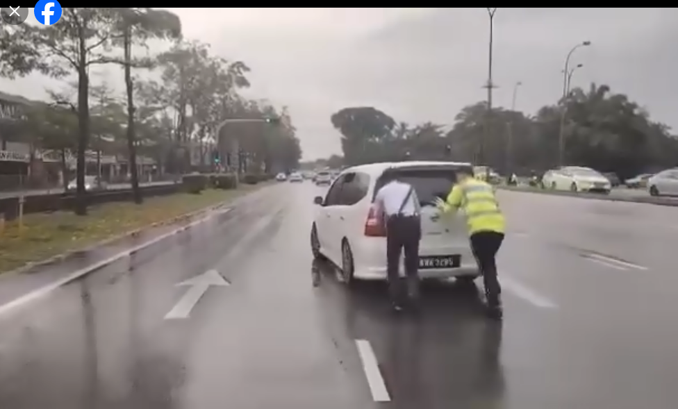 Biarjasajadikenangan Video Pilihan Anggota Trafik Ipd Klang Utara Bantu Tolak Kenderaan Rosak