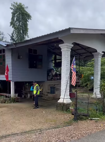 Opbanjir Polis Pasir Mas Sumbang Makanan Pada Mangsa Banjir