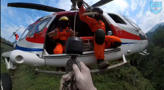 Posting Pilihan Eksklusif Pgu Pangkalan Semenanjung Bawa Keluar Mayat Pendaki Yang Hilang Di Kaki Gunung Jasar