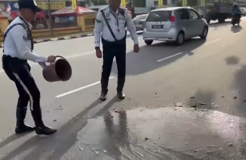 Biarjasajadikenangan Video Pilihan Polis Trafik Ipoh Bantu Mangsa Kemalangan Jalan Raya