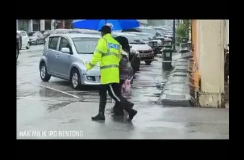 Biarjasajadikenangan Video Pilihan Anggota Bspt Ipd Bentong Bantu Wanita Bersama Anak Lintasi Jalan