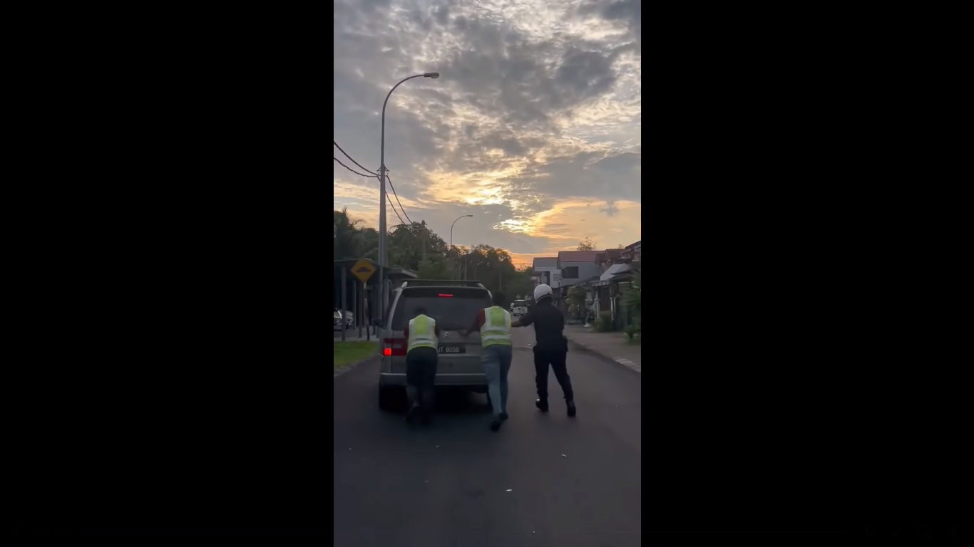 Biarjasajadikenangan Video Pilihan Anggota Rcj Bantu Tolak Kenderaan Rosak