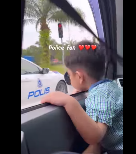 Usik Usik Senyum Ada Makna Tu