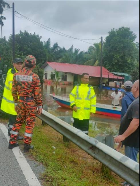 Posting Pilihan Ipd Pekan Bantu Pindahkan Mangsa Banjir Di Kampung Pulau Manis