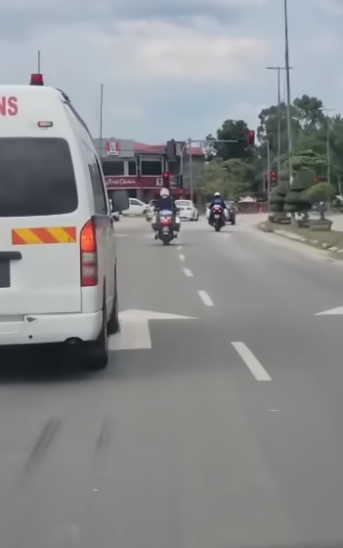 Biarjasajadikenangan Video Pilihan Kp Terengganu Bantu Ambulans Dalam Kecemasan