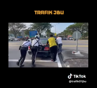 Biarjasajadikenangan Video Pilihan Anggota Trafik Ipd Johor Bahru Utara Bantu Tolak Kenderaan Yangrosak