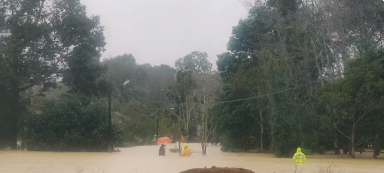 Opbanjir Bantuan Kepada Mangsa Banjir Diteruskan Biarpun Berdepan Risiko Arus Deras
