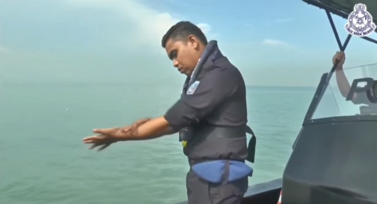 Video Pilihan Demonstrasi Pdrm Mendirikan Solat Ketika Bertugas Di Lapangan
