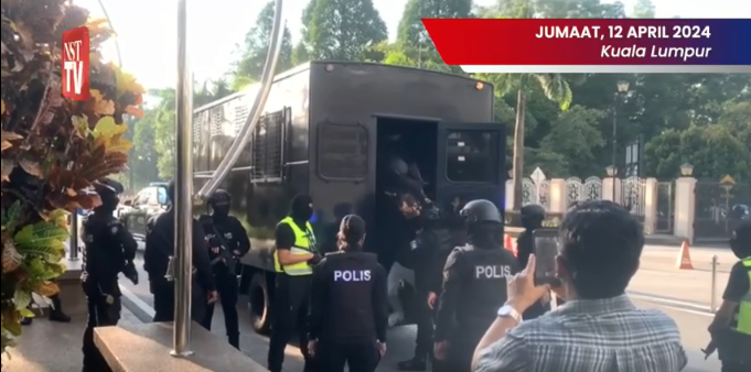 [UPDATE] VIDEO PILIHAN: LELAKI ISRAEL TIBA DI MAHKAMAH DENGAN KAWALAN KETAT POLIS