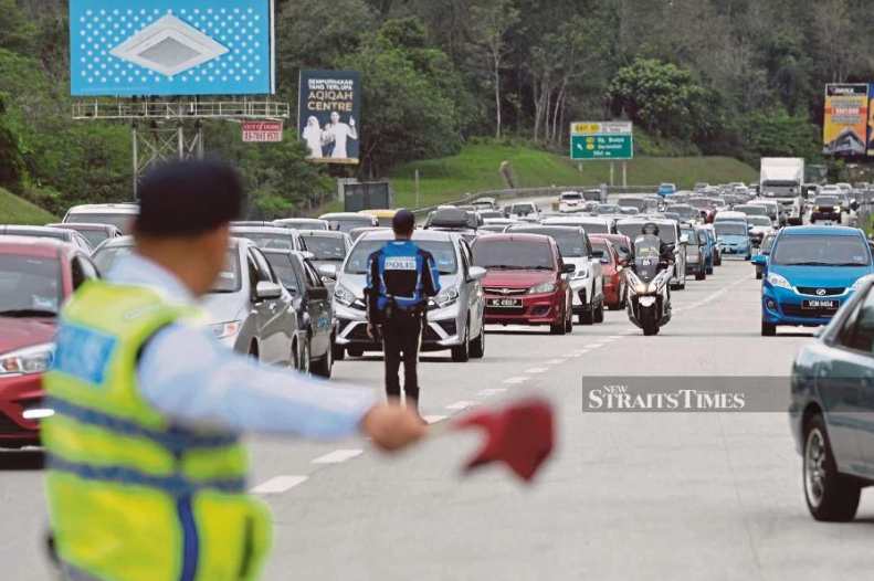 Artikel Pilihan Behind A Cop S Uniform Is A Caring Person
