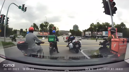 Jomberingat Posting Pilihan Peringatan Trafik Patuhi Arahan Anggota Polis Trafik Yang Bertugas Di Lapangan