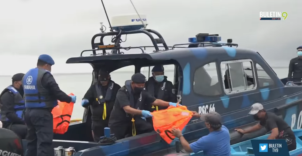 Video Pilihan Polis Sandakan Ambil Inisiatif Edar Jaket Keselamatan Kepada Nelayan