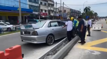 #BiarJasaJadiKenangan VIDEO PILIHAN: ANGGOTA TRAFIK IPD MERSING BANTU ALIHKAN KENDERAAN TERBABAS
