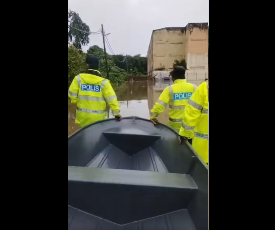 Opbanjir Video Pilihan Polis Ipd Rompin Bantu Pindahkan Mangsa Banjir