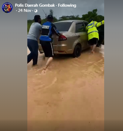Opbanjir Video Pilihan Anggota Bspt Ipd Gombak Bantu Alih Kenderaan Terperangkap Banjir