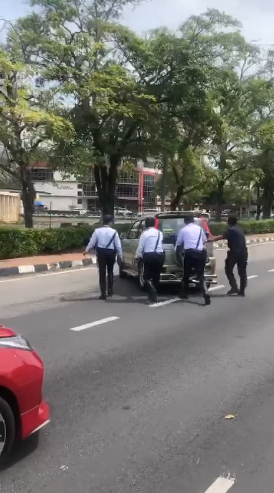 #BiarJasaJadiKenangan VIDEO PILIHAN: KESELAMATAN PENGGUNA JALAN RAYA SENTIASA MENJADI KEUTAMAAN KAMI