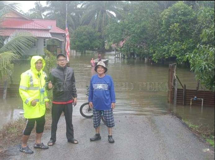 Posting Pilihan Ipd Pekan Bantu Pindahkan Mangsa Banjir Di Kampung Pulau Manis