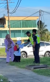 VIDEO PILIHAN: ABANG POLIS, SAYA NAK SALAM!