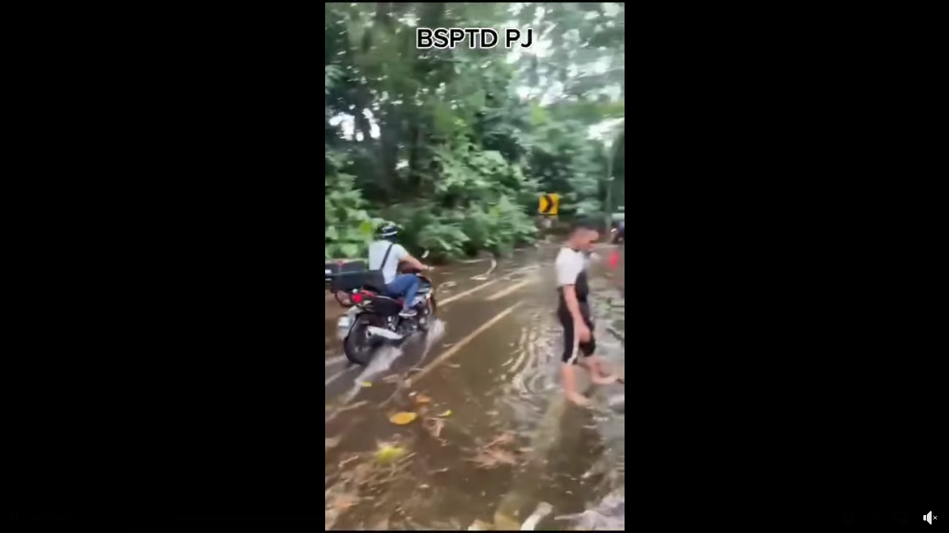 Biarjasajadikenangan Video Pilihan Abang Trafik Bersihkan Saluran Air Tersumbat