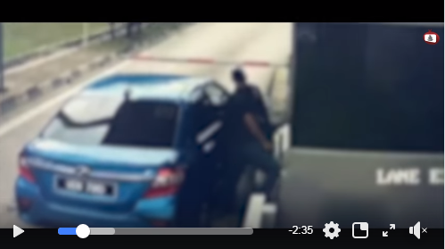 Video Pilihan Kes Tular Polis Tahan Lelaki Simbah Air Minuman Terhadap Petugas Tol