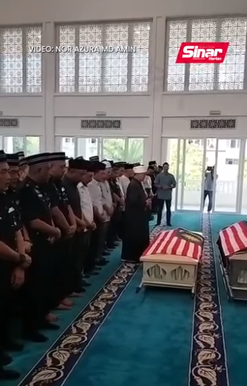 Mdn Dan Kpn Bersama Ratusan Jemaah Solat Jenazah Dua Wira Pasukan Yang Terkorban Dalam Tragedi Serangan Balai Polis Ulu Tiram