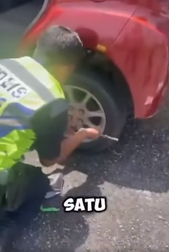Biarjasajadikenangan Video Pilihan Anggota Mpv Ipd Kuala Krai Bantu Pengguna Jalan Raya