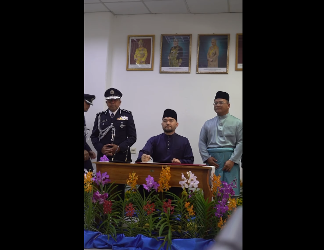 Video Pilihan Timbalan Kpn Iring Dytm Raja Muda Selangor Cemar Duli Sempurnakan Perasmian Balai Polis Bandar Country Homes