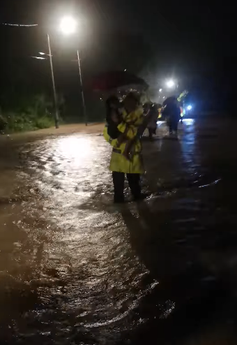 Opbanjir Usaha Pdrm Memindahkan Mangsa Banjir Diteruskan Di Kampung Tembioh