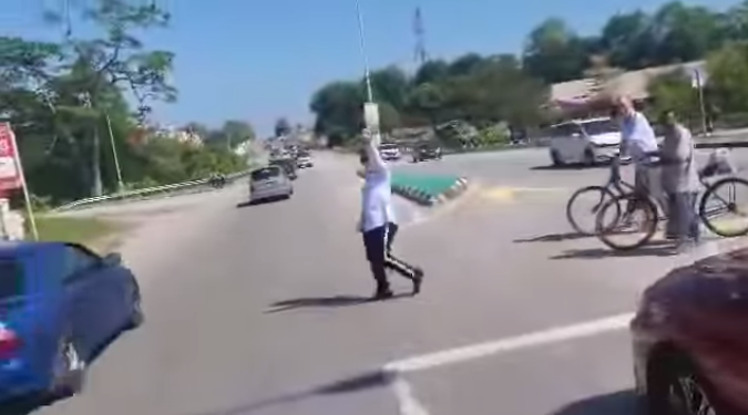 Biarjasajadikenangan Video Pilihan Op Selamat 22 Polis Trafik Bantu Orang Awam Melintas Jalan
