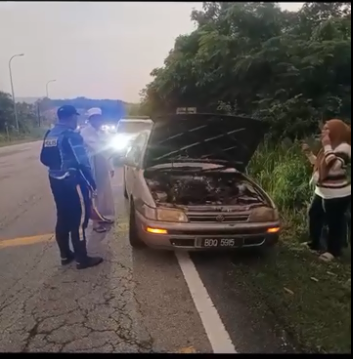 Video Pilihan Sikap Prihatin Anggota Trafik Ipd Hulu Selangor Bantu Alihkan Kenderaan Rosak