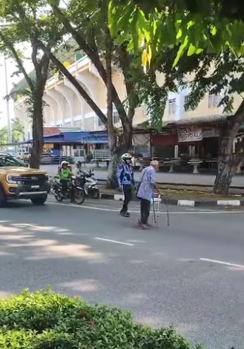 Biarjasajadikenangan Video Pilihan Anggota Jspt Ipk Kedah Bantu Warga Emas Lintas Jalan