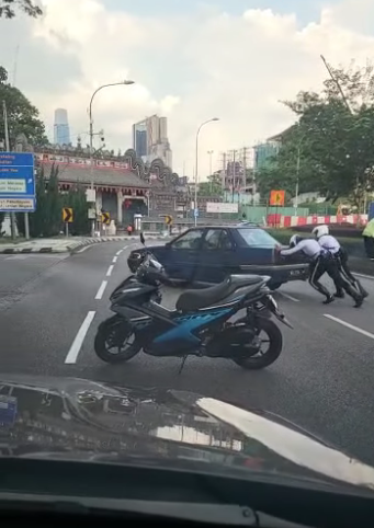 Biarjasajadikenangan Video Pilihan Anggota Jspt Kl Bantu Alih Kenderaan Rosak