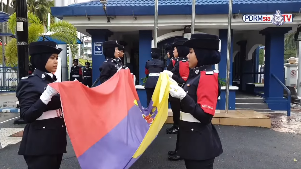 Live Upacara Menurunkan Bendera Sebagai Penutup Bagi Tahun 2020