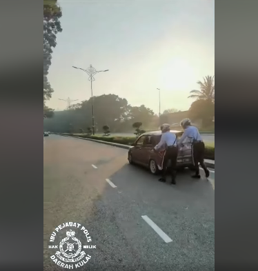 Biarjasajadikenangan Video Pilihan Anggota Trafik Kulai Bantu Alih Kenderaan Rosak