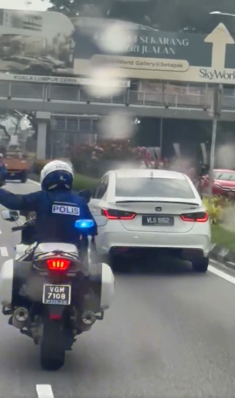 Biarjasajadikenangan Video Pilihan Anggota Trafik Ipk Kl Bantu Lancar Perjalanan Ambulans Ke Destinasi Dituju